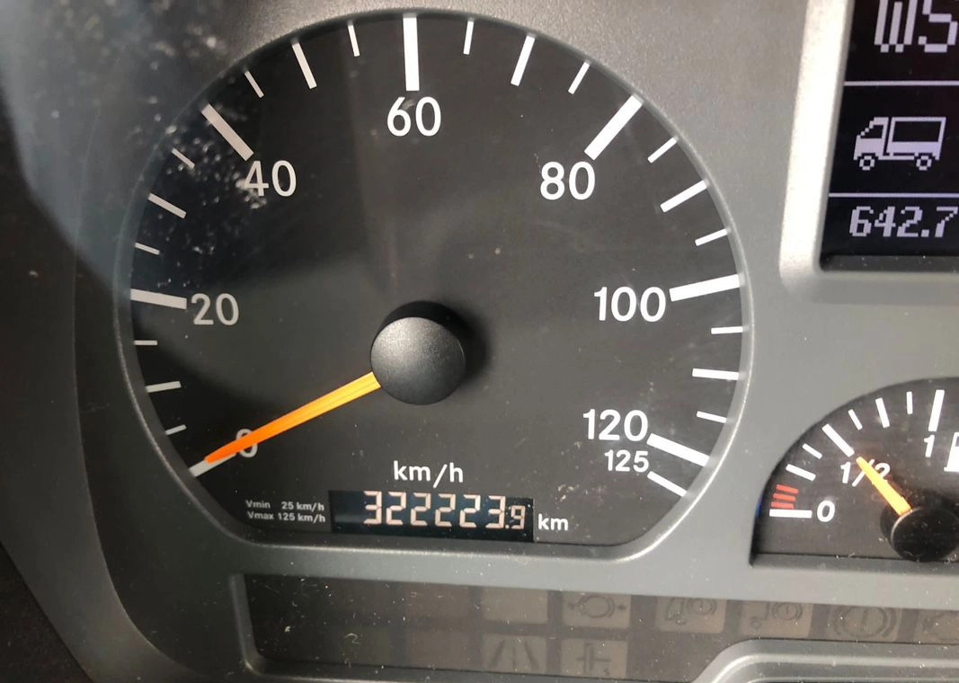 MERCEDES-BENZ AXOR PRZEBIEG TYLKO 322000 KM!!!! - Izotermički kamion: slika 2 MERCEDES-BENZ AXOR PRZEBIEG TYLKO 322000 KM!!!! - Izotermički kamion: slika 2