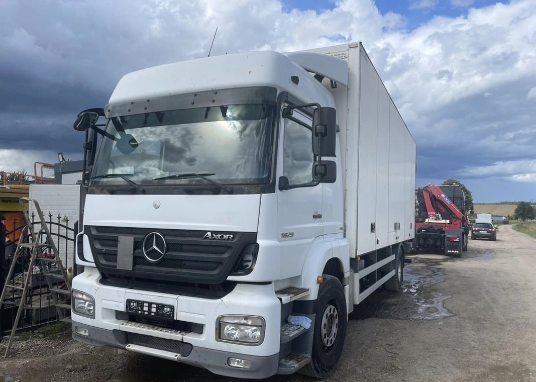 MERCEDES-BENZ AXOR PRZEBIEG TYLKO 322000 KM!!!! - Izotermički kamion: slika 5 MERCEDES-BENZ AXOR PRZEBIEG TYLKO 322000 KM!!!! - Izotermički kamion: slika 5