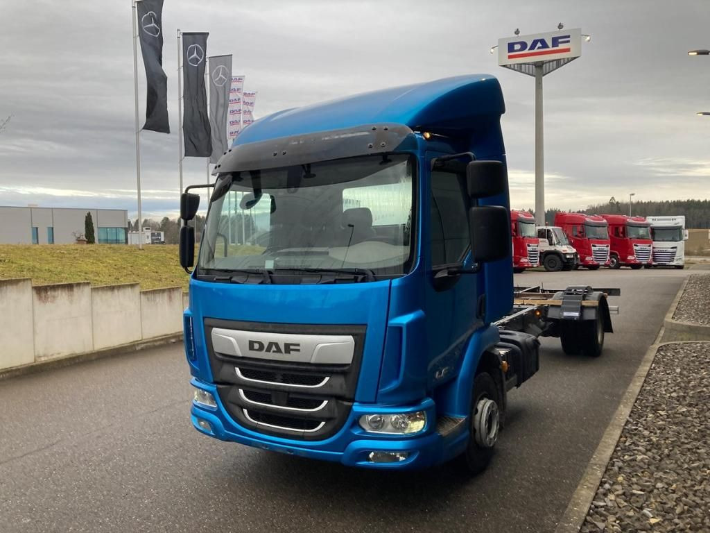 DAF LF 210 FA Standheizung / 5.00m Rd / 7.490kg DAF LF 210 FA Standheizung / 5.00m Rd / 7.490kg - Kamion sa ceradom: slika 4 DAF LF 210 FA Standheizung / 5.00m Rd / 7.490kg DAF LF 210 FA Standheizung / 5.00m Rd / 7.490kg - Kamion sa ceradom: slika 4