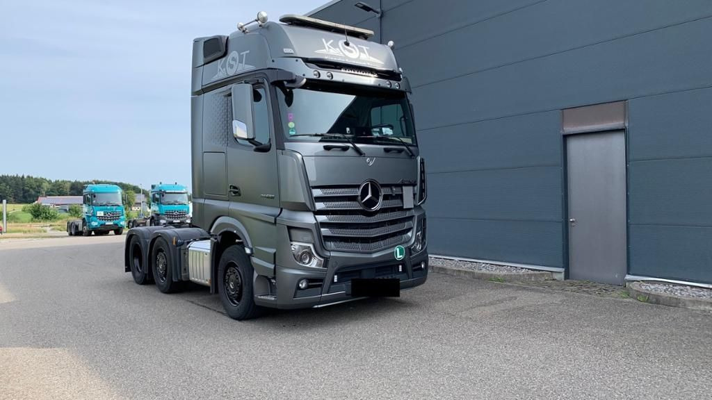 Mercedes-Benz Actros Edition 2 BiXenon KlimaA Navi Massage - Tegljač: slika 1 Mercedes-Benz Actros Edition 2 BiXenon KlimaA Navi Massage - Tegljač: slika 1