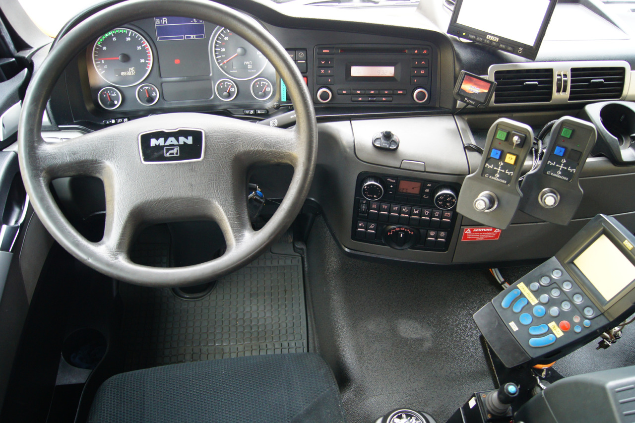 Vozilo za čišćenje snega MAN TGS 28.400 BL 6x4-4/TÜV/PK12002/PALIFT/Winterdienst/Salzstreuer/Streuer/Schneepflug: slika 13 Vozilo za čišćenje snega MAN TGS 28.400 BL 6x4-4/TÜV/PK12002/PALIFT/Winterdienst/Salzstreuer/Streuer/Schneepflug: slika 13