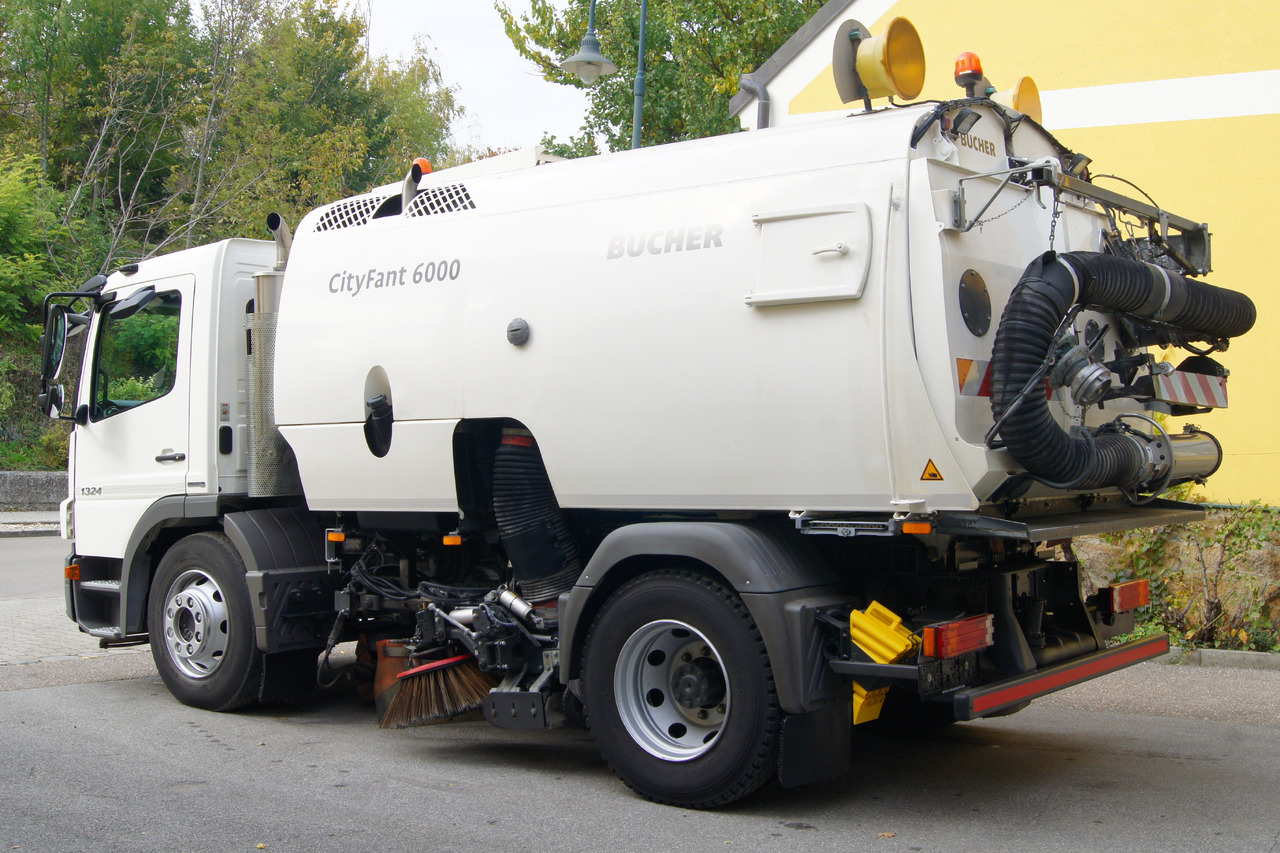 MERCEDES-BENZ ATEGO 1324 / BUCHER CityFant 6000 TWIN, beidseitig + Heck, Aufbaumotor - Autočistilica: slika 4 MERCEDES-BENZ ATEGO 1324 / BUCHER CityFant 6000 TWIN, beidseitig + Heck, Aufbaumotor - Autočistilica: slika 4