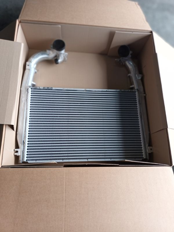SCANIA CHARGE AIR COOLER - 2341188 - EGR hladnjak za Kamion: slika 1 SCANIA CHARGE AIR COOLER - 2341188 - EGR hladnjak za Kamion: slika 1