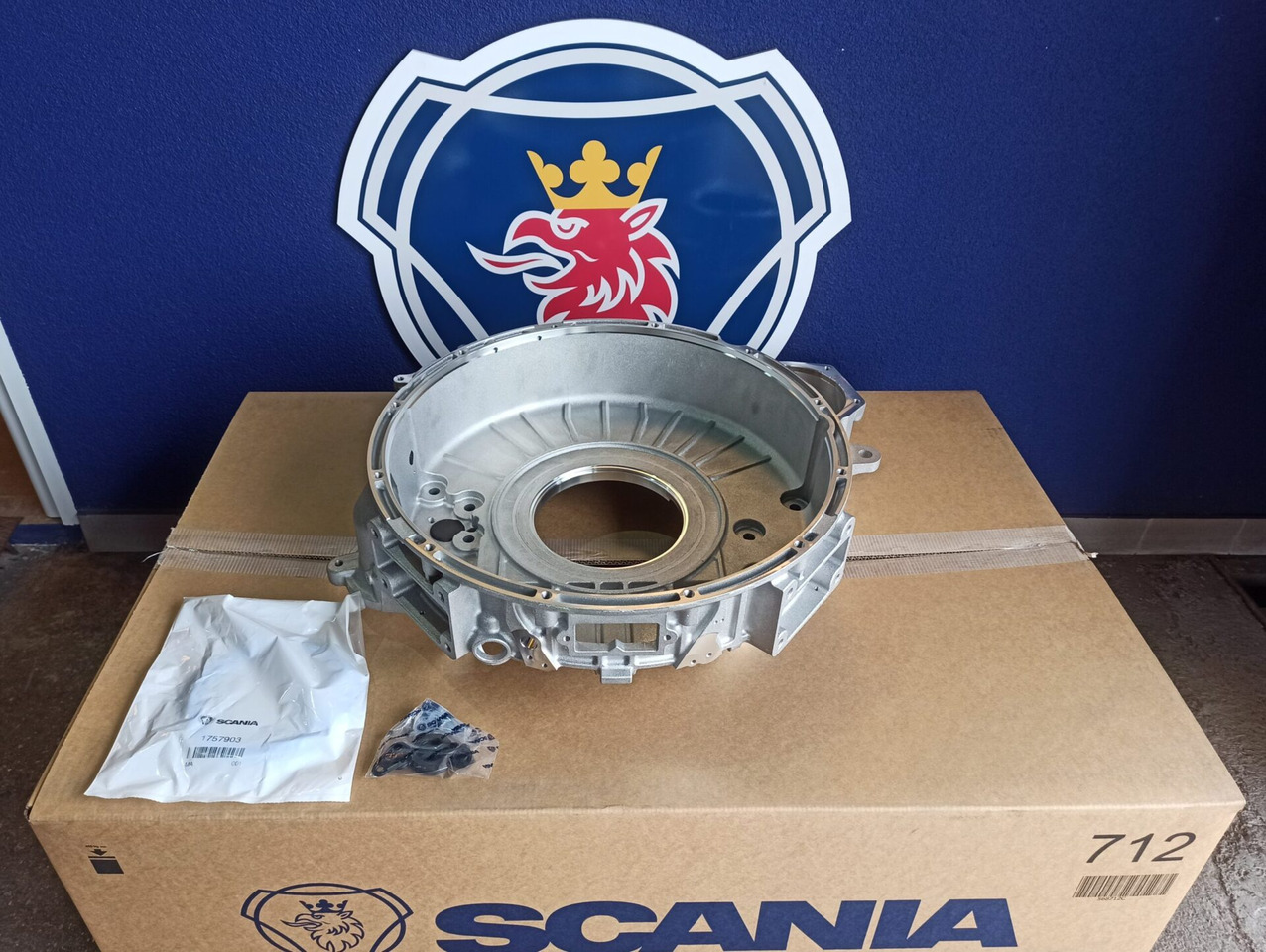 SCANIA FLYWHEEL HOUSING - 2281776 - Zamajac za Kamion: slika 1 SCANIA FLYWHEEL HOUSING - 2281776 - Zamajac za Kamion: slika 1