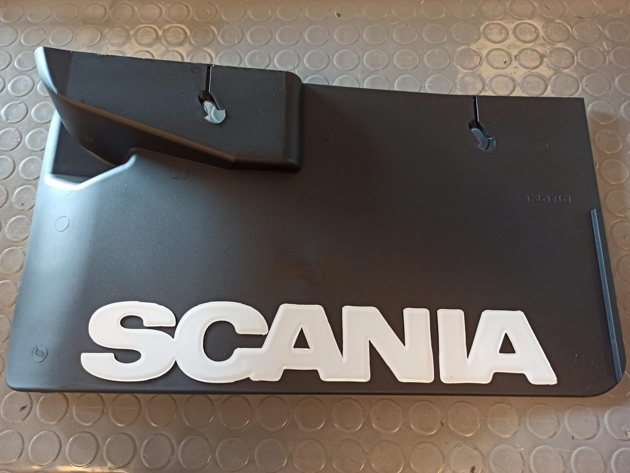 SCANIA MUDFLAP 144L - 1361761 - Blatobran za Kamion: slika 1 SCANIA MUDFLAP 144L - 1361761 - Blatobran za Kamion: slika 1