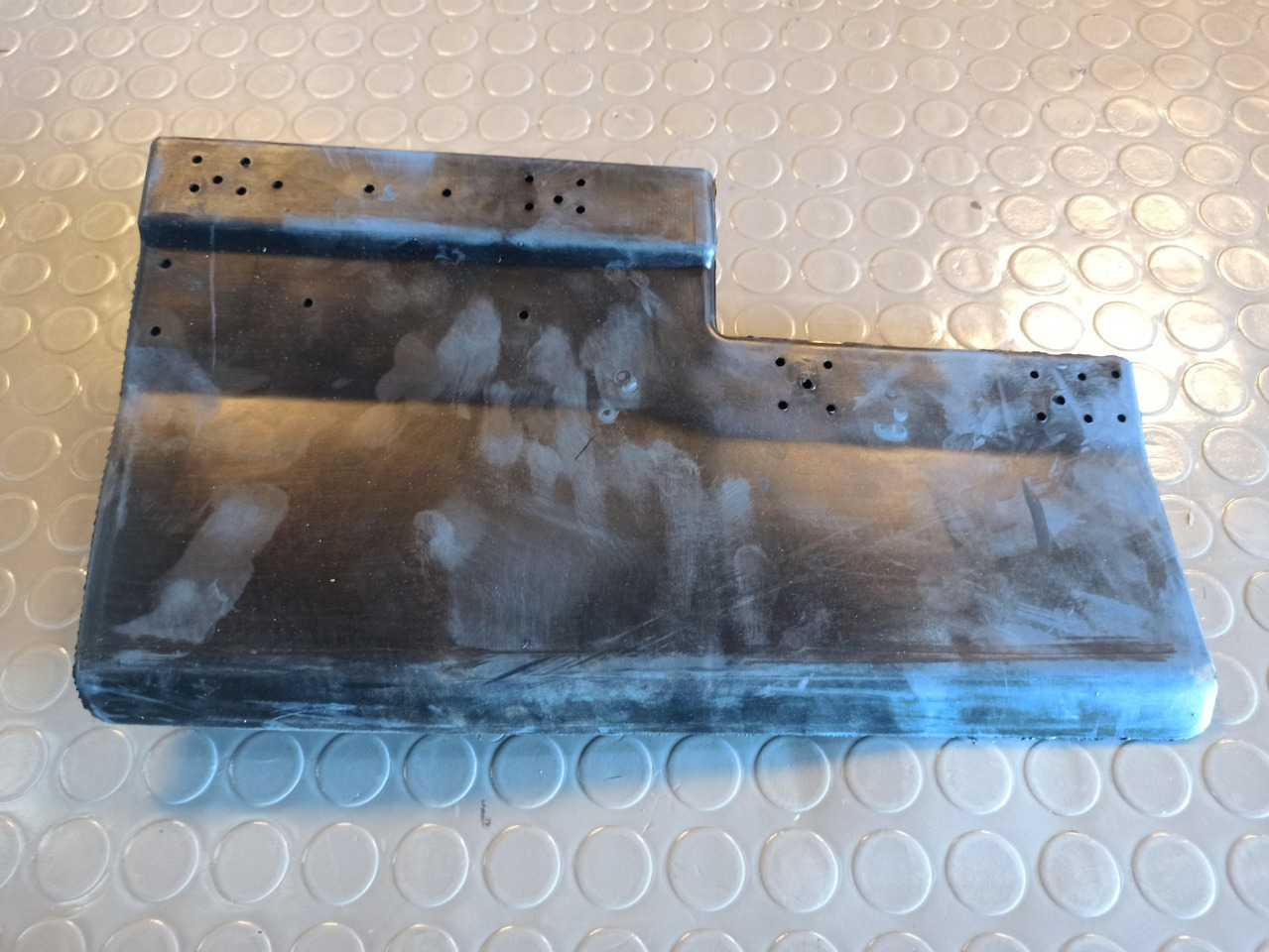 SCANIA RIGHT MUDGUARD SEAL - 1309656 - Blatobran za Kamion: slika 1 SCANIA RIGHT MUDGUARD SEAL - 1309656 - Blatobran za Kamion: slika 1