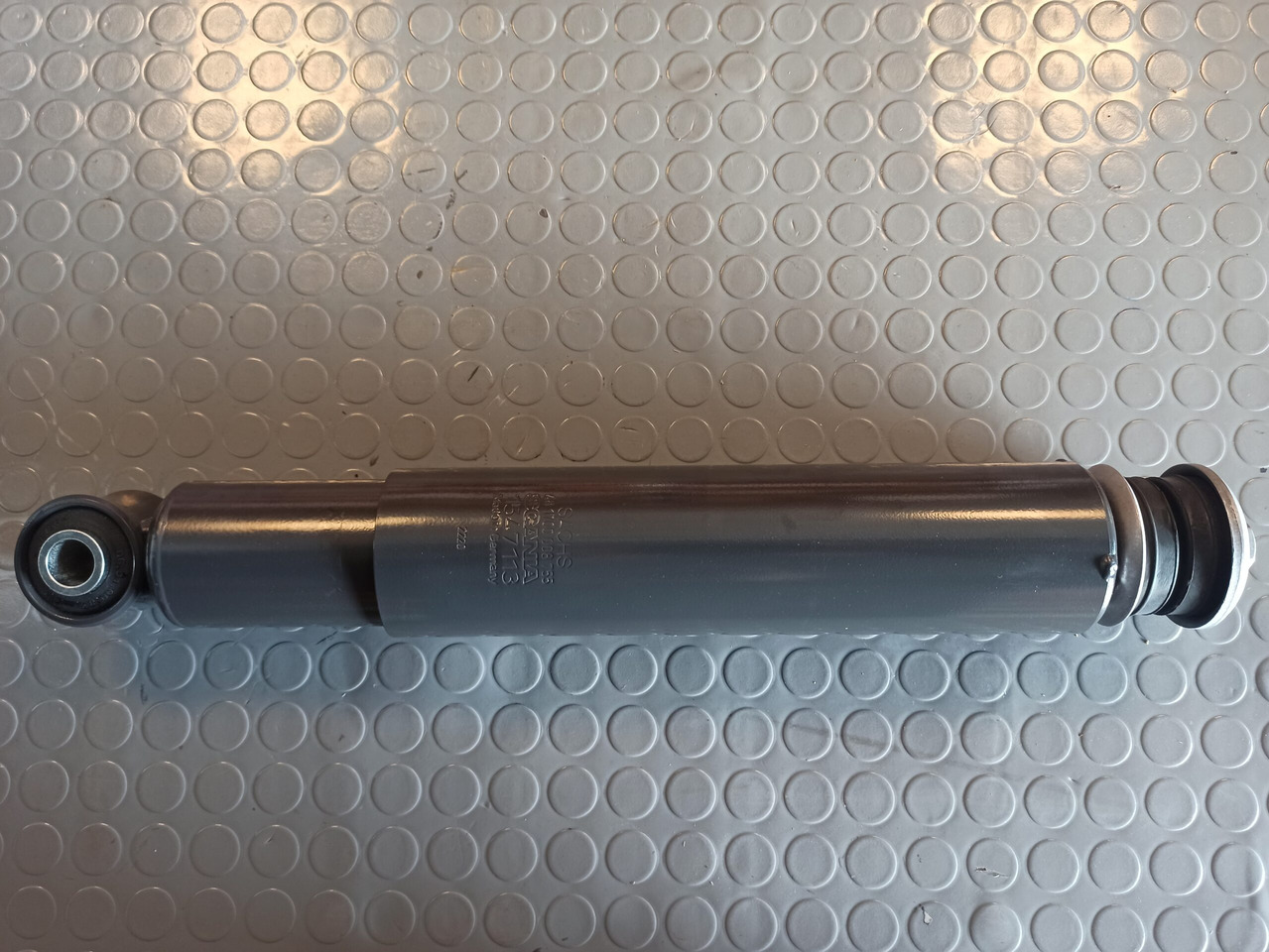 SCANIA SHOCK ABSORBER - 1547113 - Amortizeri za Kamion: slika 1 SCANIA SHOCK ABSORBER - 1547113 - Amortizeri za Kamion: slika 1