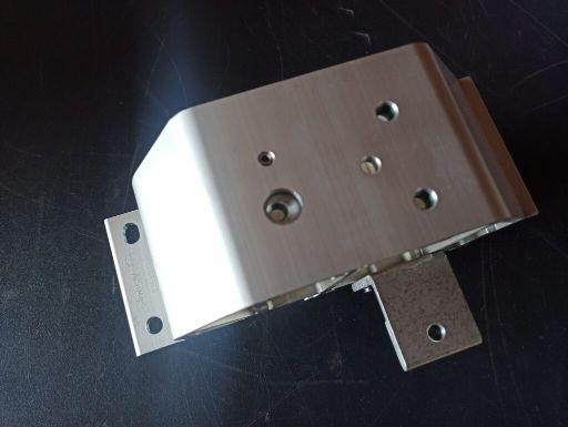 VOLVO BUMPER SUPPORT 82464966 - Branik za Kamion: slika 1 VOLVO BUMPER SUPPORT 82464966 - Branik za Kamion: slika 1