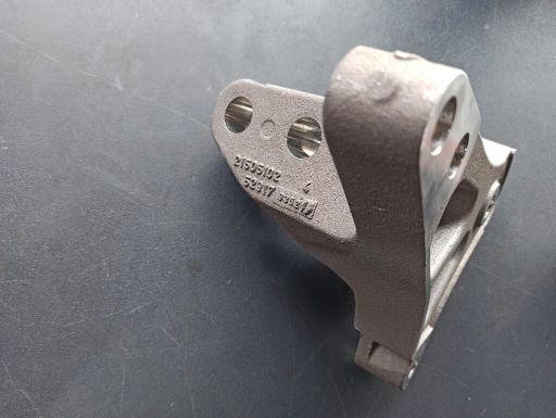 VOLVO ENGINE BRACKET - 21505102 - Nosač motora za Kamion: slika 1 VOLVO ENGINE BRACKET - 21505102 - Nosač motora za Kamion: slika 1