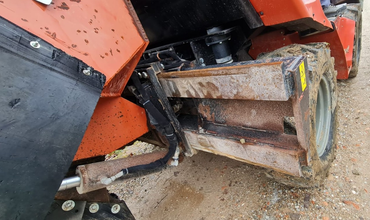 DITCH WITCH RT125 - Rovokopač: slika 4 DITCH WITCH RT125 - Rovokopač: slika 4