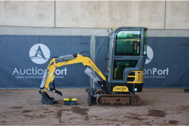 AGT Industrial QH13R - Mini bager: slika 1 AGT Industrial QH13R - Mini bager: slika 1