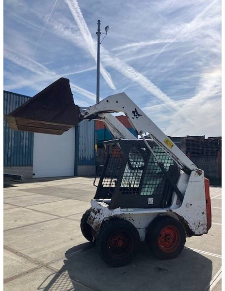 Bobcat S100 - Utovarivač točkaš: slika 1 Bobcat S100 - Utovarivač točkaš: slika 1