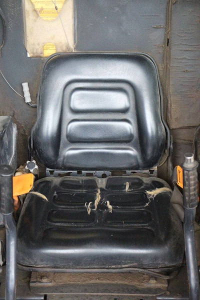 Utovarivač točkaš Bobcat S70: slika 16