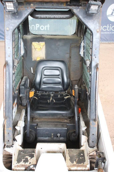 Utovarivač točkaš Bobcat S70: slika 15