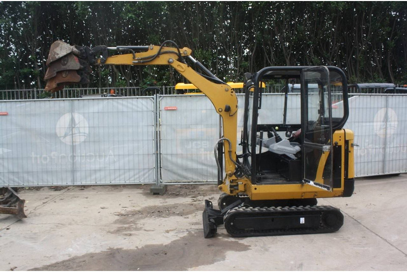 Caterpillar 301.8C - Mini bager: slika 3 Caterpillar 301.8C - Mini bager: slika 3