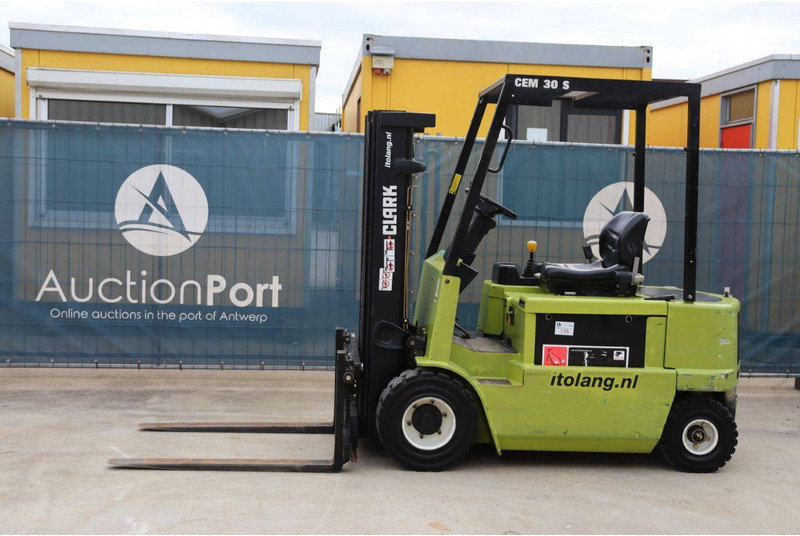 Clark CEM 30S - Električni viljuškar: slika 1 Clark CEM 30S - Električni viljuškar: slika 1