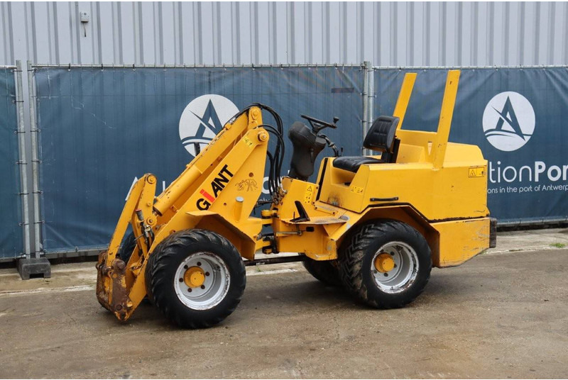 Giant V451T - Utovarivač točkaš: slika 1 Giant V451T - Utovarivač točkaš: slika 1