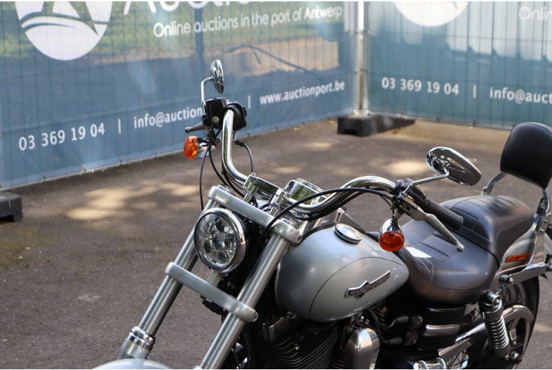 Motocikl Harley-Davidson Super Glide Custom: slika 11
