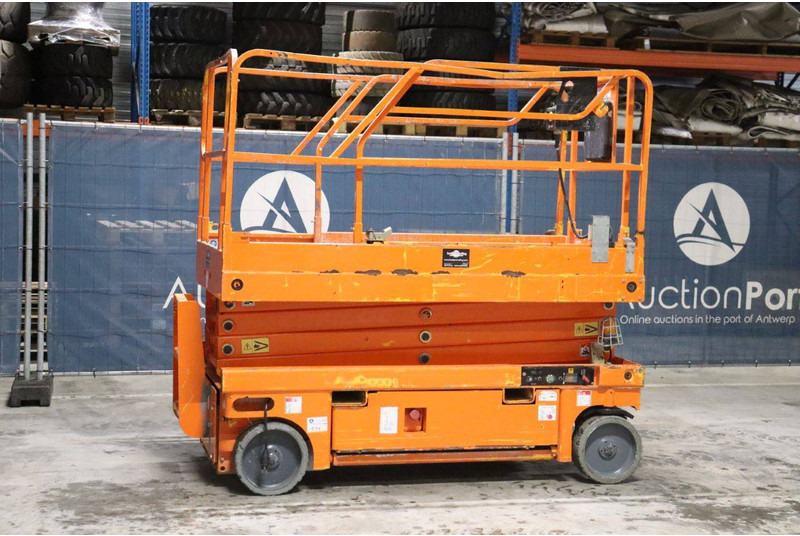 Haulotte Compact 10 - Lift u obliku makaza: slika 1 Haulotte Compact 10 - Lift u obliku makaza: slika 1