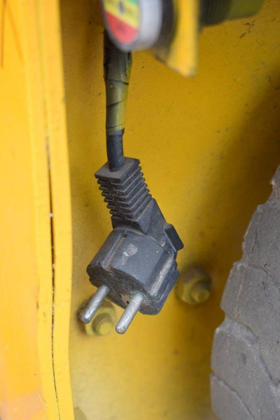 Haulotte Compact 8 - Lift u obliku makaza: slika 4 Haulotte Compact 8 - Lift u obliku makaza: slika 4
