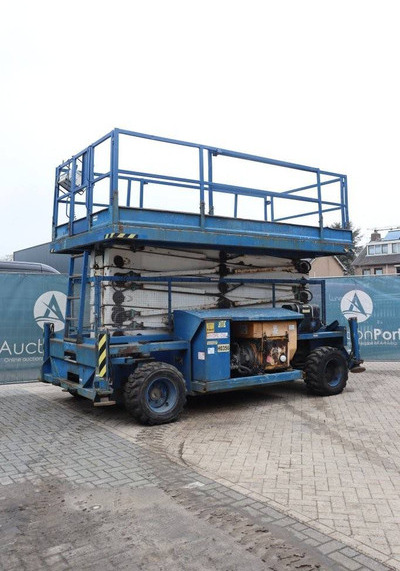 Holland lift COMBISTAR B-195DL25-4WD/P/N - Lift u obliku makaza: slika 5 Holland lift COMBISTAR B-195DL25-4WD/P/N - Lift u obliku makaza: slika 5