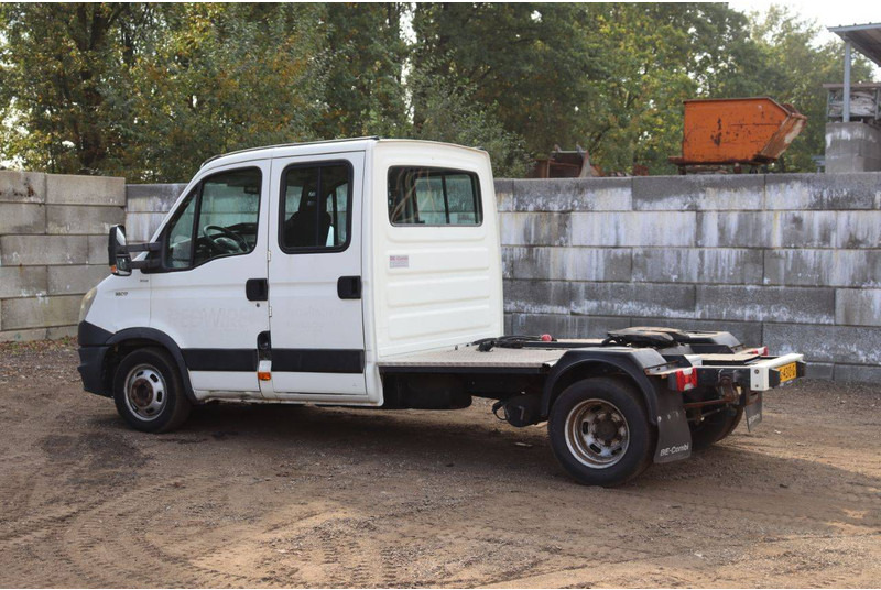 Iveco Daily 35C17 35C17 - Kamion sa zatvorenim sandukom: slika 3 Iveco Daily 35C17 35C17 - Kamion sa zatvorenim sandukom: slika 3