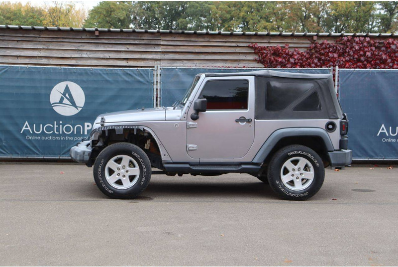 Jeep Wrangler Sport - SUV: slika 2 Jeep Wrangler Sport - SUV: slika 2