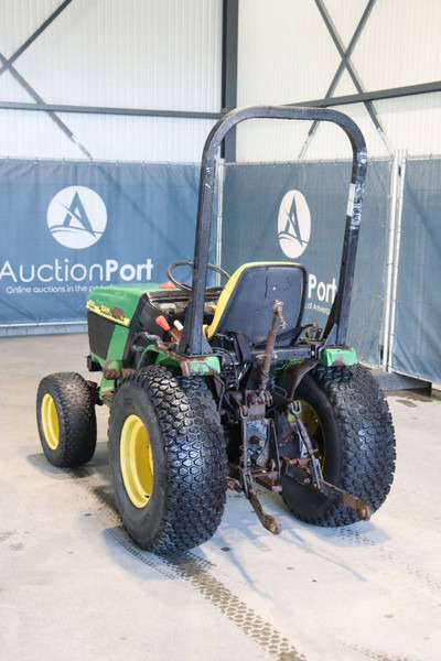 John Deere 4100 - Traktor: slika 4 John Deere 4100 - Traktor: slika 4