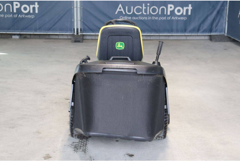 John Deere X166R - Baštenska kosačica: slika 4 John Deere X166R - Baštenska kosačica: slika 4