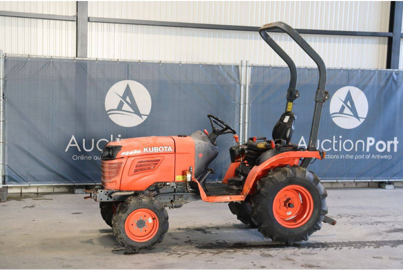 Kubota B2420 - Traktor: slika 1 Kubota B2420 - Traktor: slika 1