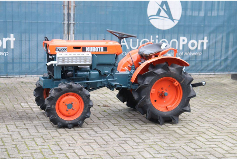 Kubota B7000 - Traktor: slika 1 Kubota B7000 - Traktor: slika 1