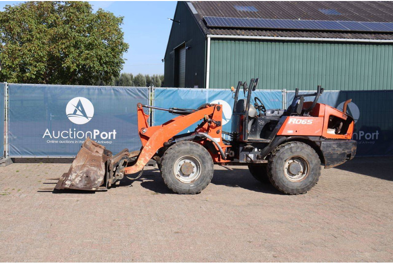 Kubota R065 - Utovarivač točkaš: slika 1 Kubota R065 - Utovarivač točkaš: slika 1