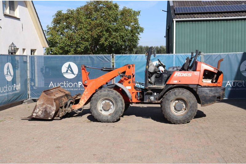 Kubota R065 - Utovarivač točkaš: slika 2 Kubota R065 - Utovarivač točkaš: slika 2