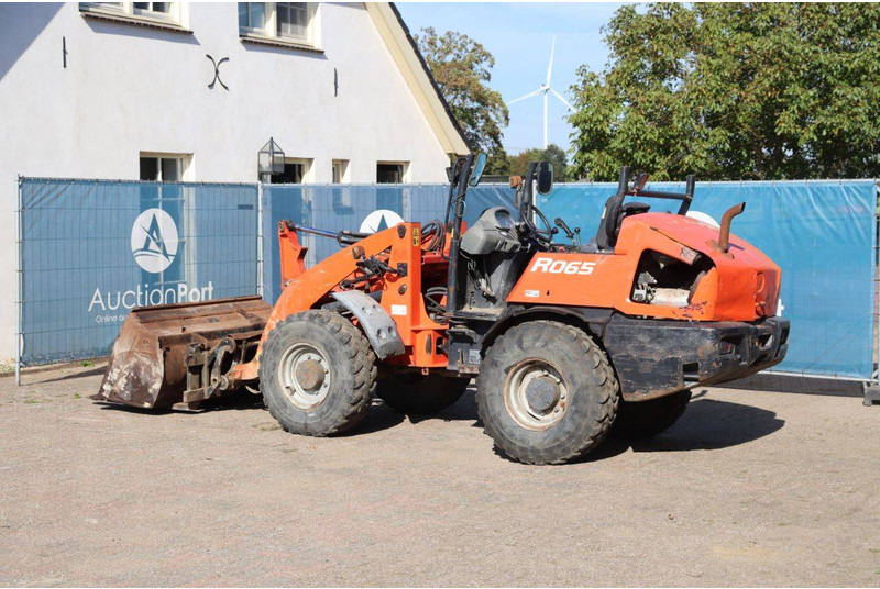 Kubota R065 - Utovarivač točkaš: slika 3 Kubota R065 - Utovarivač točkaš: slika 3