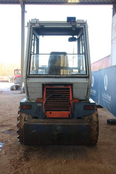 Kubota R510 - Utovarivač točkaš: slika 4 Kubota R510 - Utovarivač točkaš: slika 4
