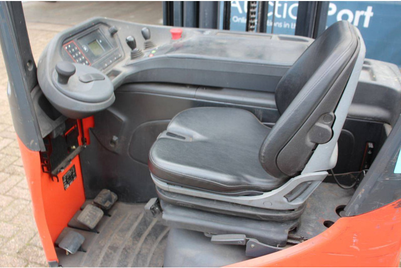 Regalni viljuškar Linde R14-01: slika 15 Regalni viljuškar Linde R14-01: slika 15