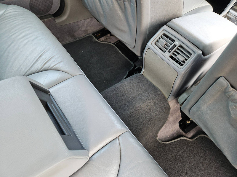 Limuzina Mercedes-Benz E-Klasse (W210) _ 300 D Automatic: slika 19