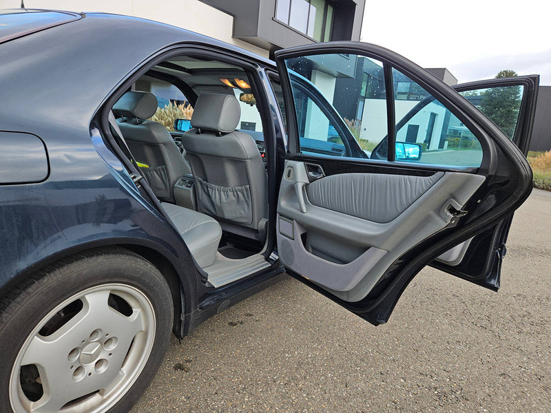 Limuzina Mercedes-Benz E-Klasse (W210) _ 300 D Automatic: slika 17