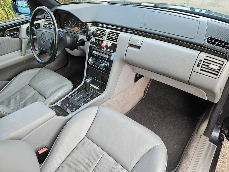 Limuzina Mercedes-Benz E-Klasse (W210) _ 300 D Automatic: slika 13