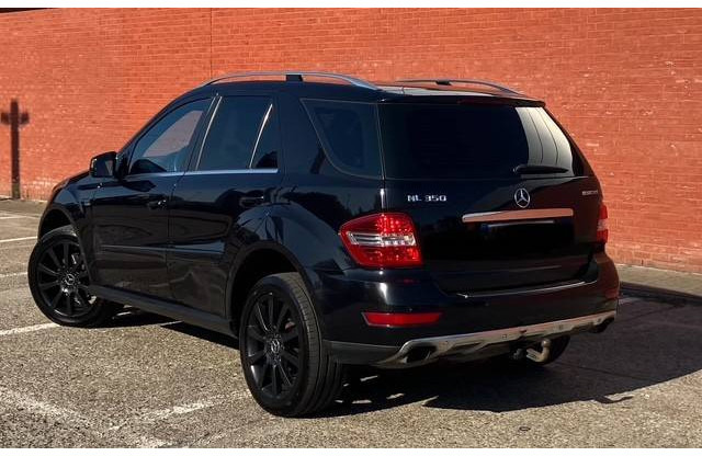 Mercedes-Benz M-Klasse ML 350 CDI BLUETEС - Limuzina: slika 2 Mercedes-Benz M-Klasse ML 350 CDI BLUETEС - Limuzina: slika 2