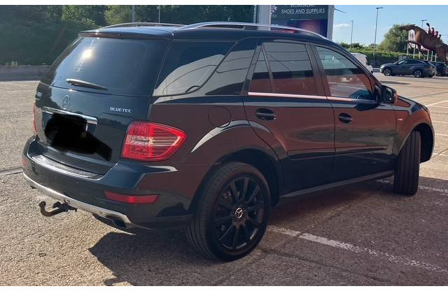 Mercedes-Benz M-Klasse ML 350 CDI BLUETEС - Limuzina: slika 3 Mercedes-Benz M-Klasse ML 350 CDI BLUETEС - Limuzina: slika 3