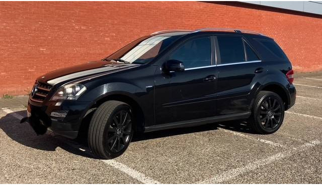 Mercedes-Benz M-Klasse ML 350 CDI BLUETEС - Limuzina: slika 1 Mercedes-Benz M-Klasse ML 350 CDI BLUETEС - Limuzina: slika 1