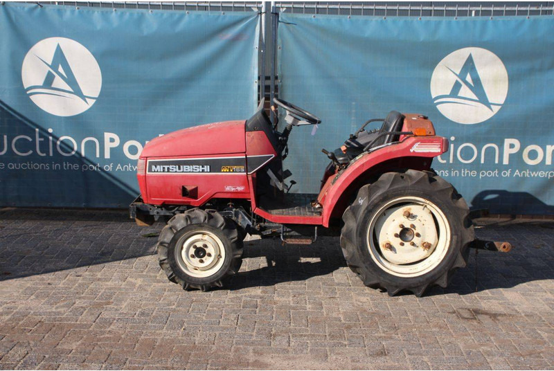 Mitsubishi MT165 - Traktor: slika 2 Mitsubishi MT165 - Traktor: slika 2
