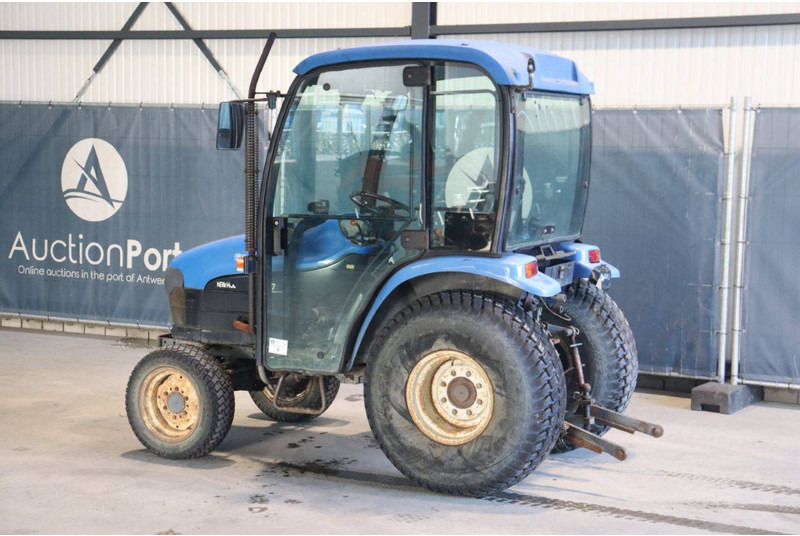 New Holland TC27D - Traktor: slika 3 New Holland TC27D - Traktor: slika 3