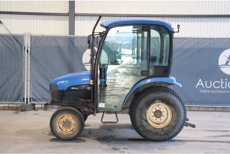 New Holland TC27D - Traktor: slika 2 New Holland TC27D - Traktor: slika 2