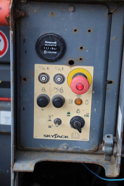 Lift u obliku makaza Skyjack SJ6826 RT 4x4: slika 18