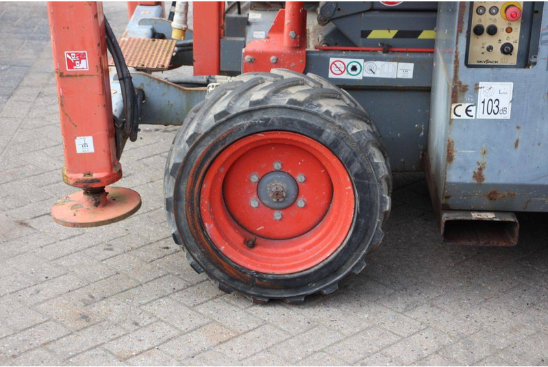 Lift u obliku makaza Skyjack SJ6826 RT 4x4: slika 10
