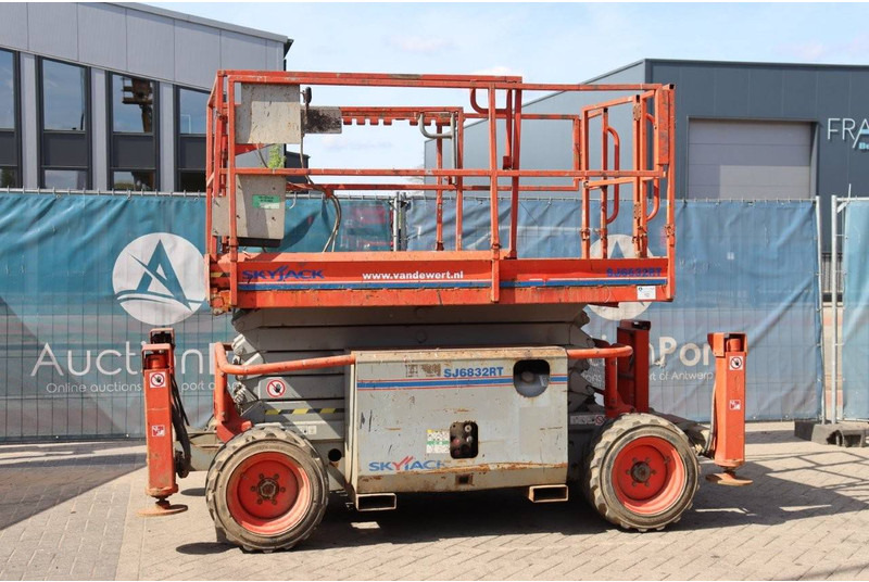 Skyjack SJ6832RT - Lift u obliku makaza: slika 1 Skyjack SJ6832RT - Lift u obliku makaza: slika 1