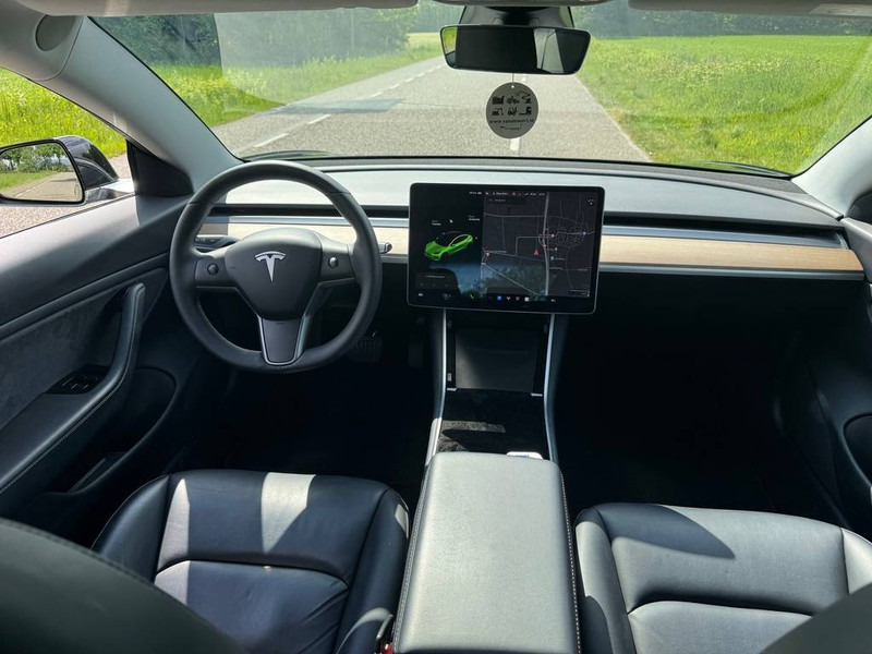 Limuzina Tesla Model 3: slika 6