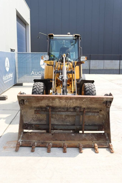 Utovarivač točkaš Volvo L25F: slika 8